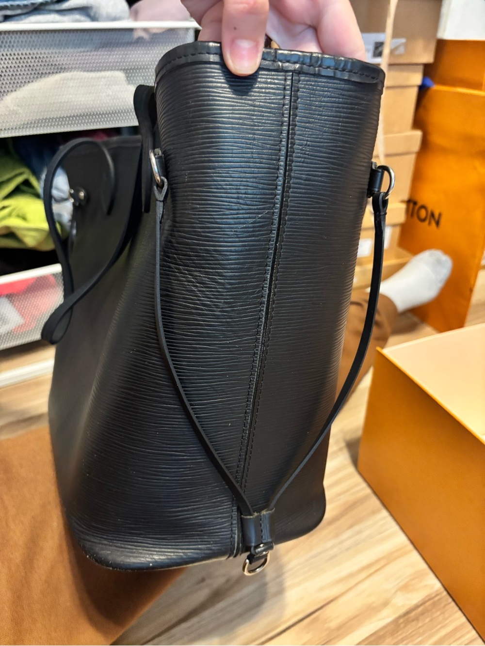 Louis Vuitton Neverfull MM Tote Bag in Black Epi Leather - Picture 11 of 15